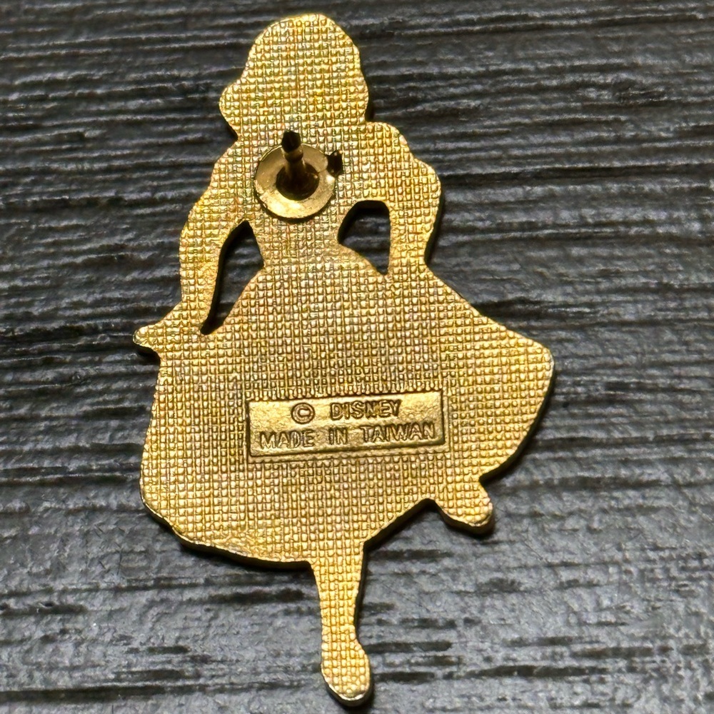Disney Vintage Snow White Pin - Picture 3 of 3